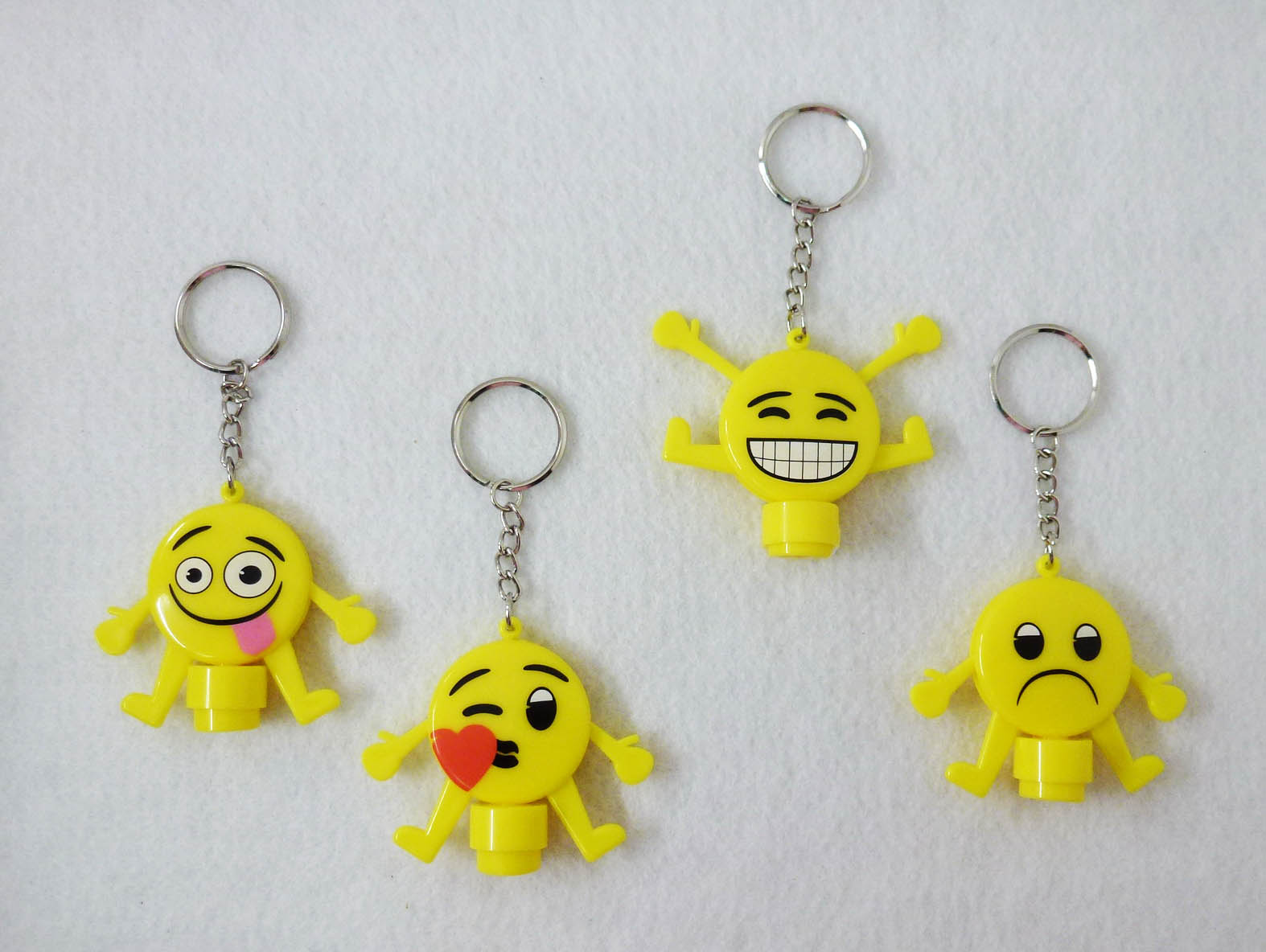 010K-17 emoji keychain with moving arms & legs